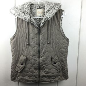 Altar’d State Sherpa Lined Hooded Vest Quilted Fully Lined Full Zip, Size Small‎
